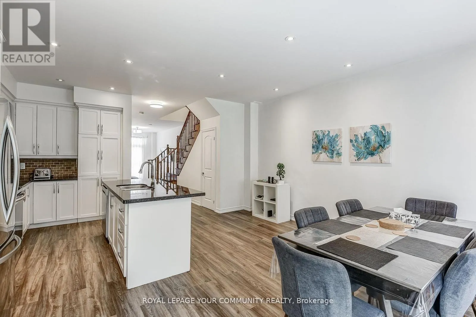 11 - 9205 BATHURST STREET