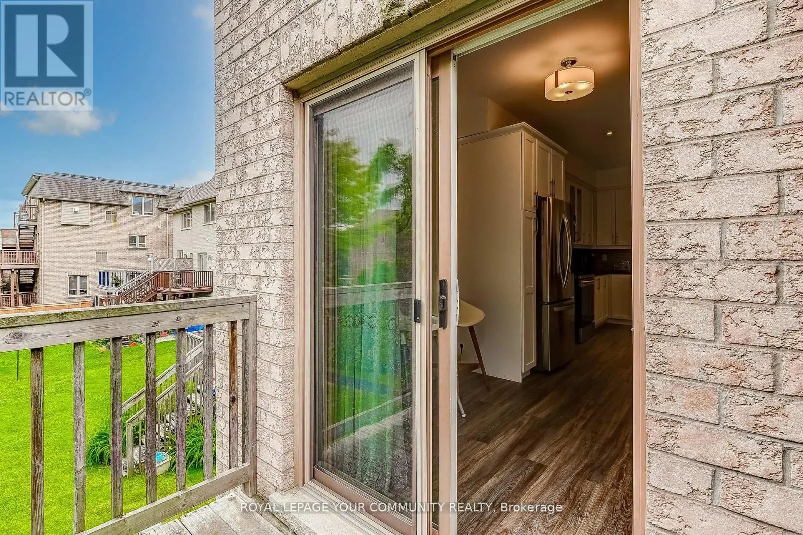 11 - 9205 BATHURST STREET