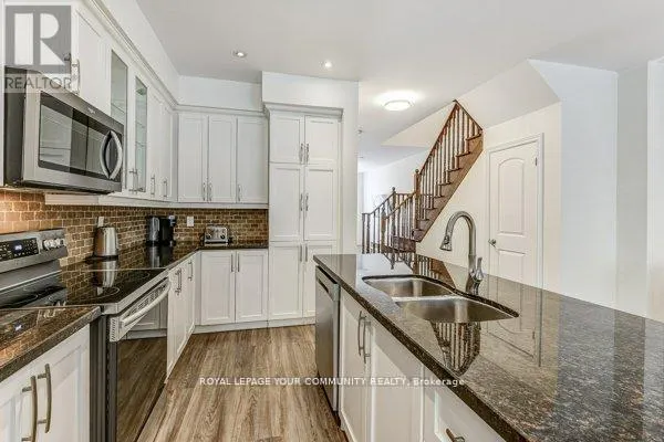11 - 9205 BATHURST STREET