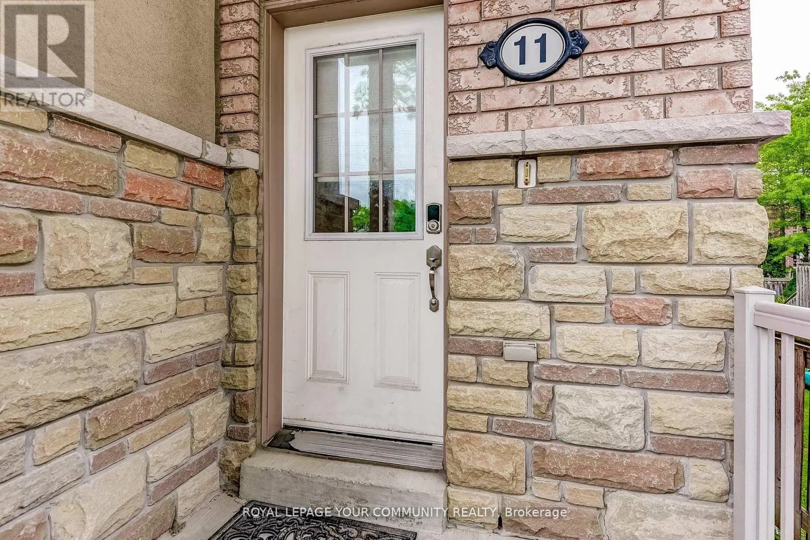 11 - 9205 BATHURST STREET