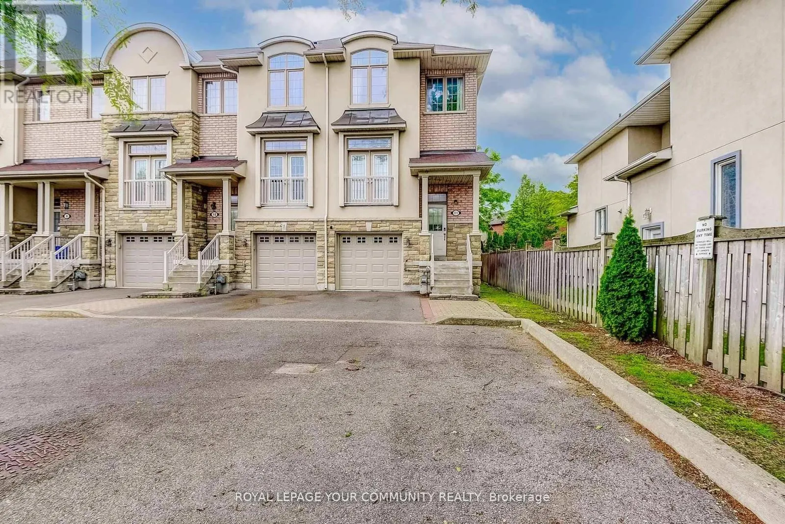 11 - 9205 BATHURST STREET