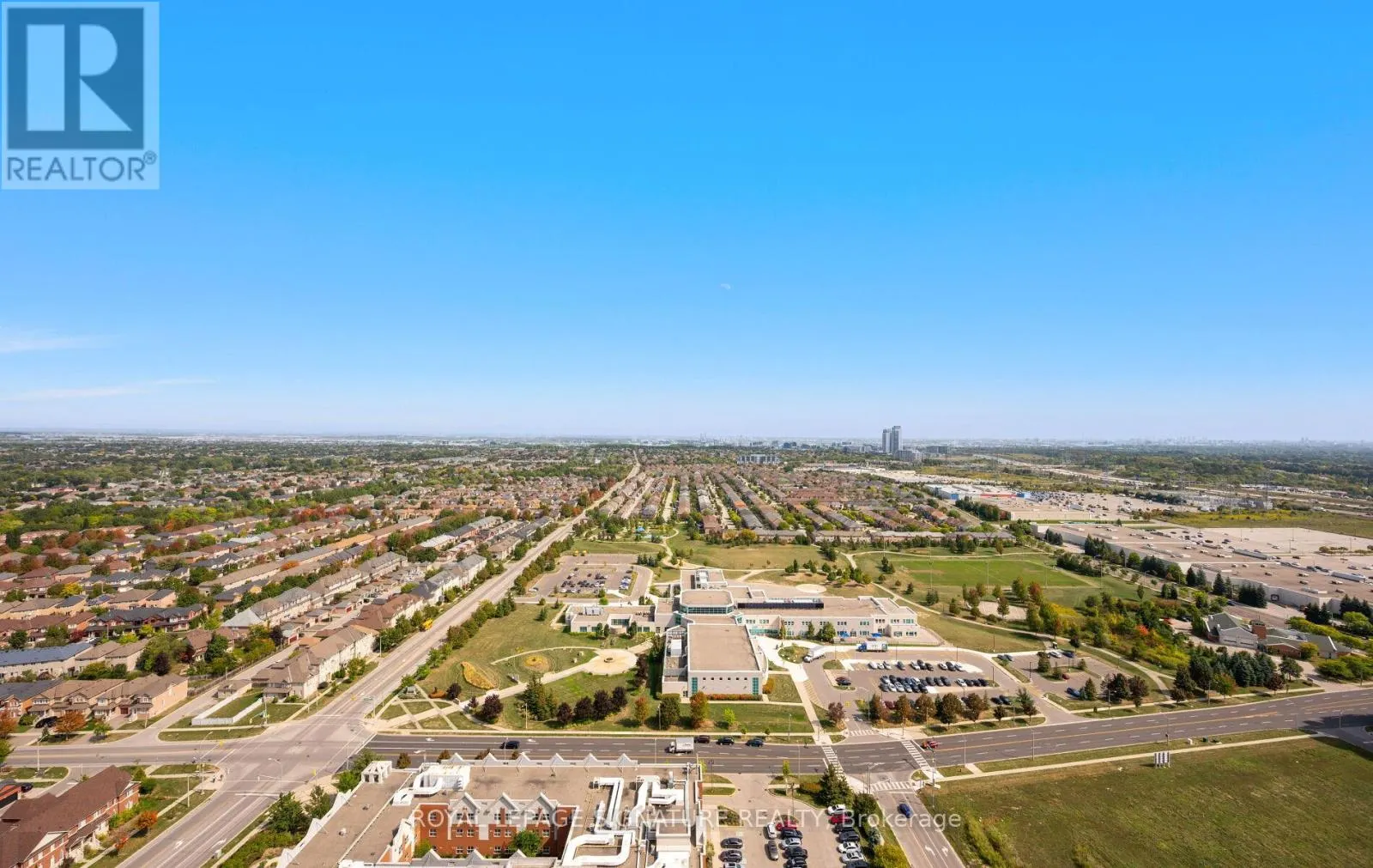 PH07 - 105 ONEIDA CRESCENT