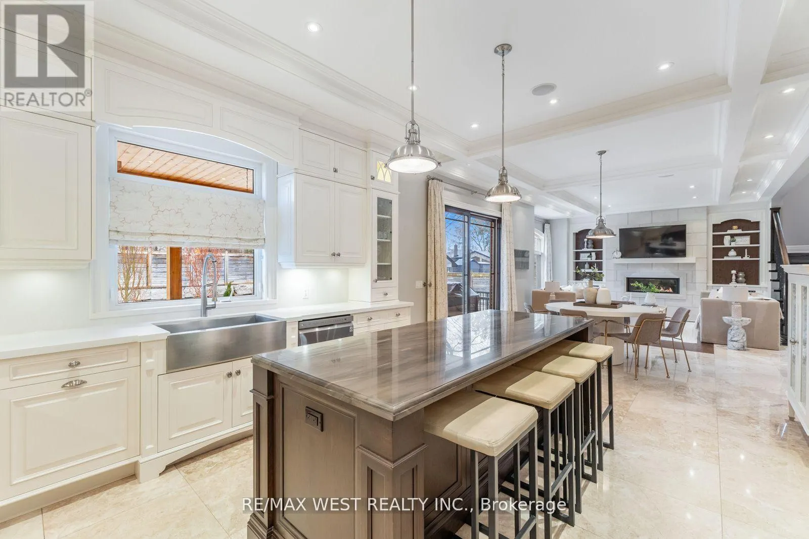 6 WELLER CRESCENT