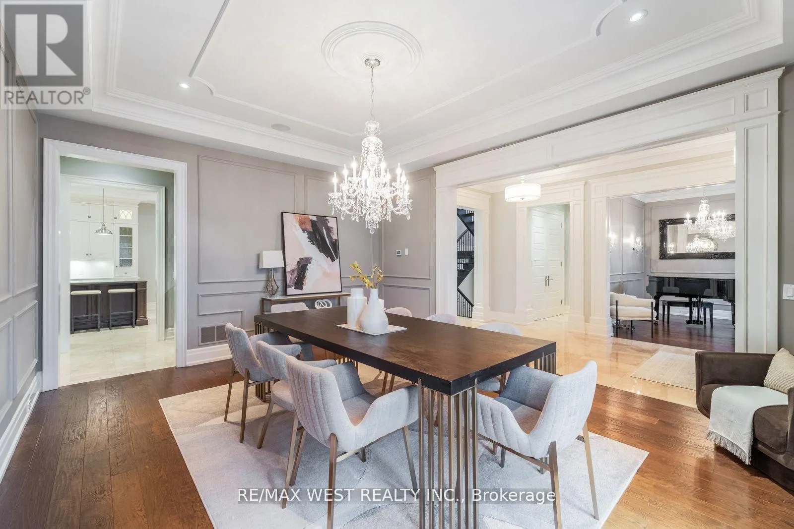 6 WELLER CRESCENT