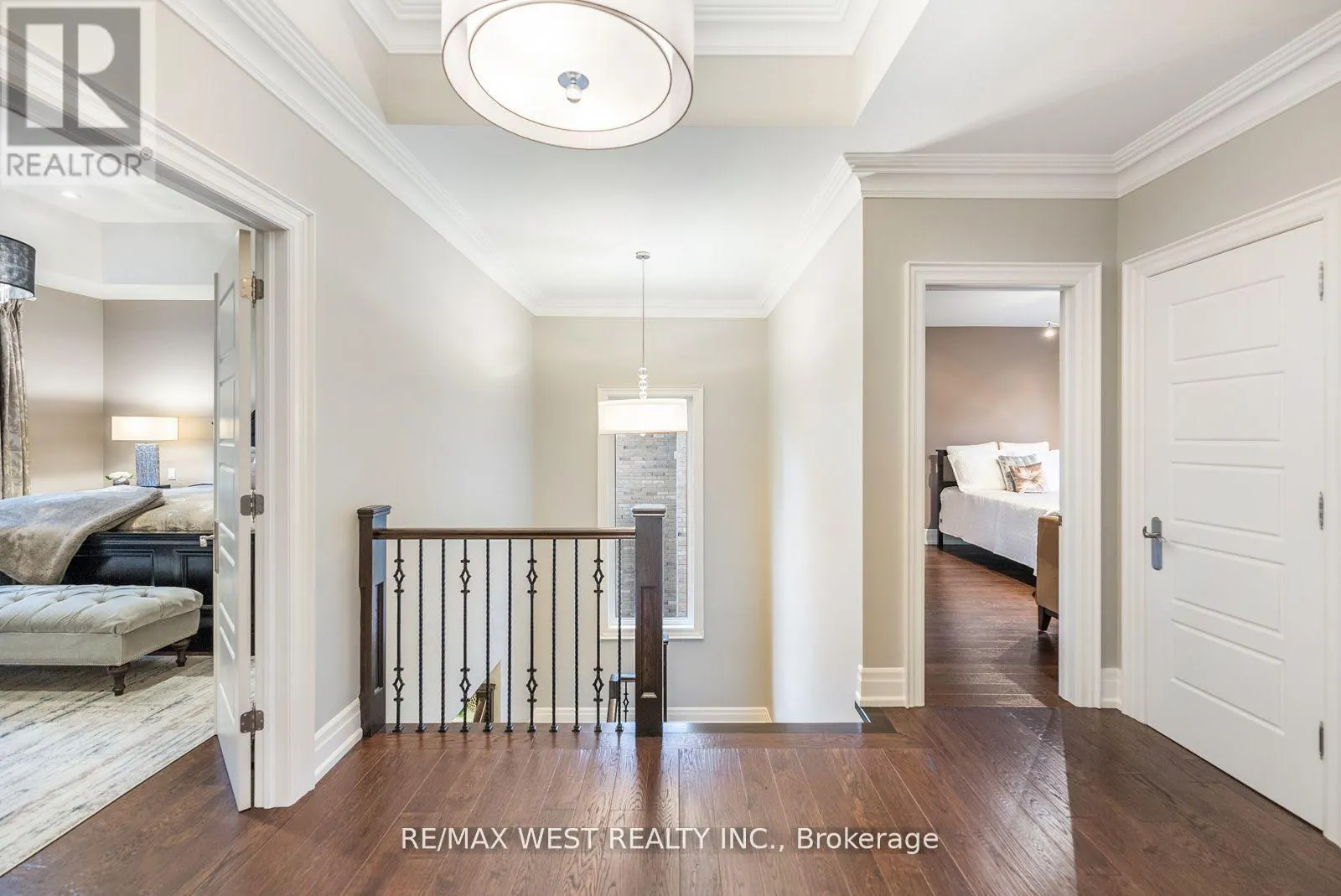 6 WELLER CRESCENT
