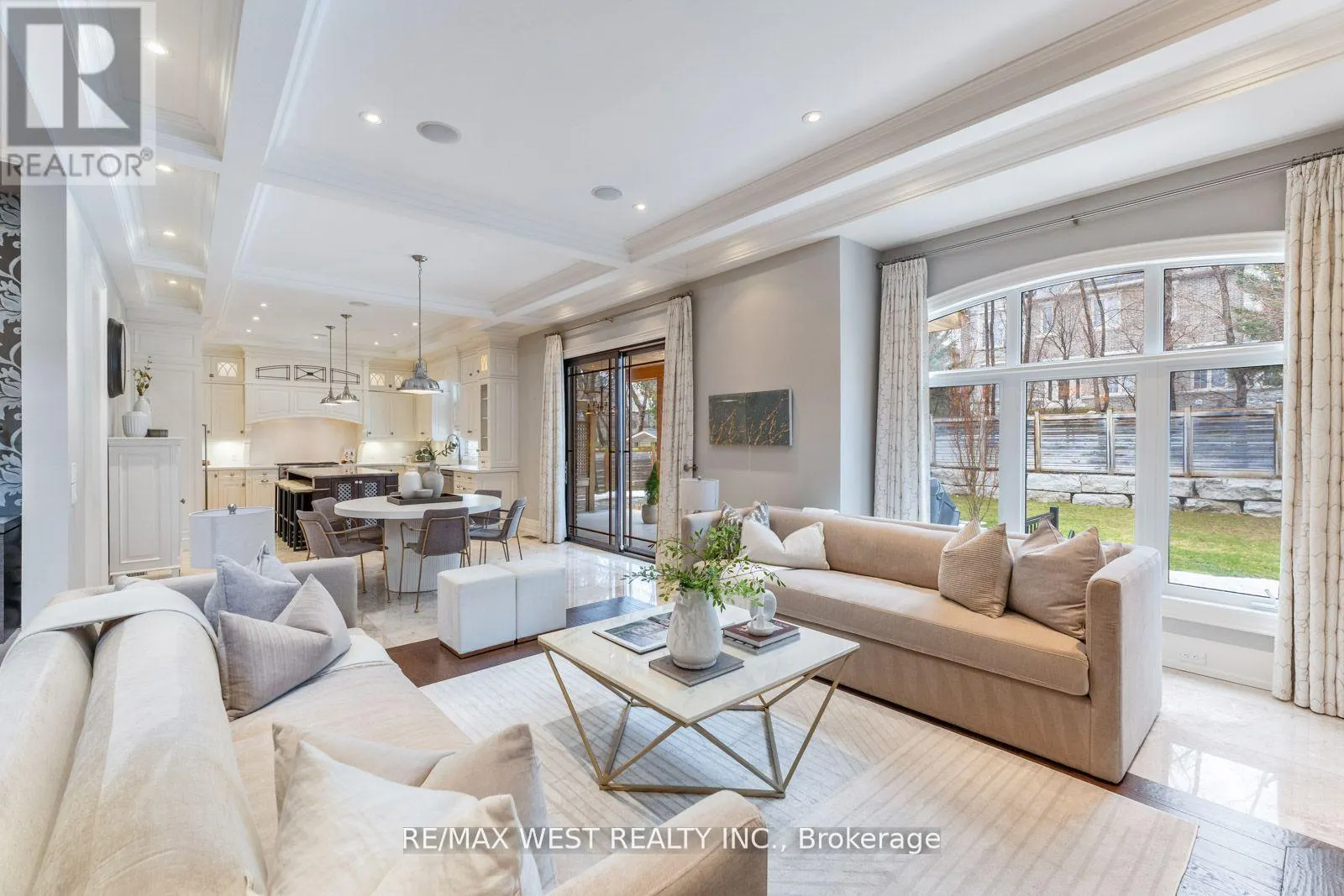 6 WELLER CRESCENT