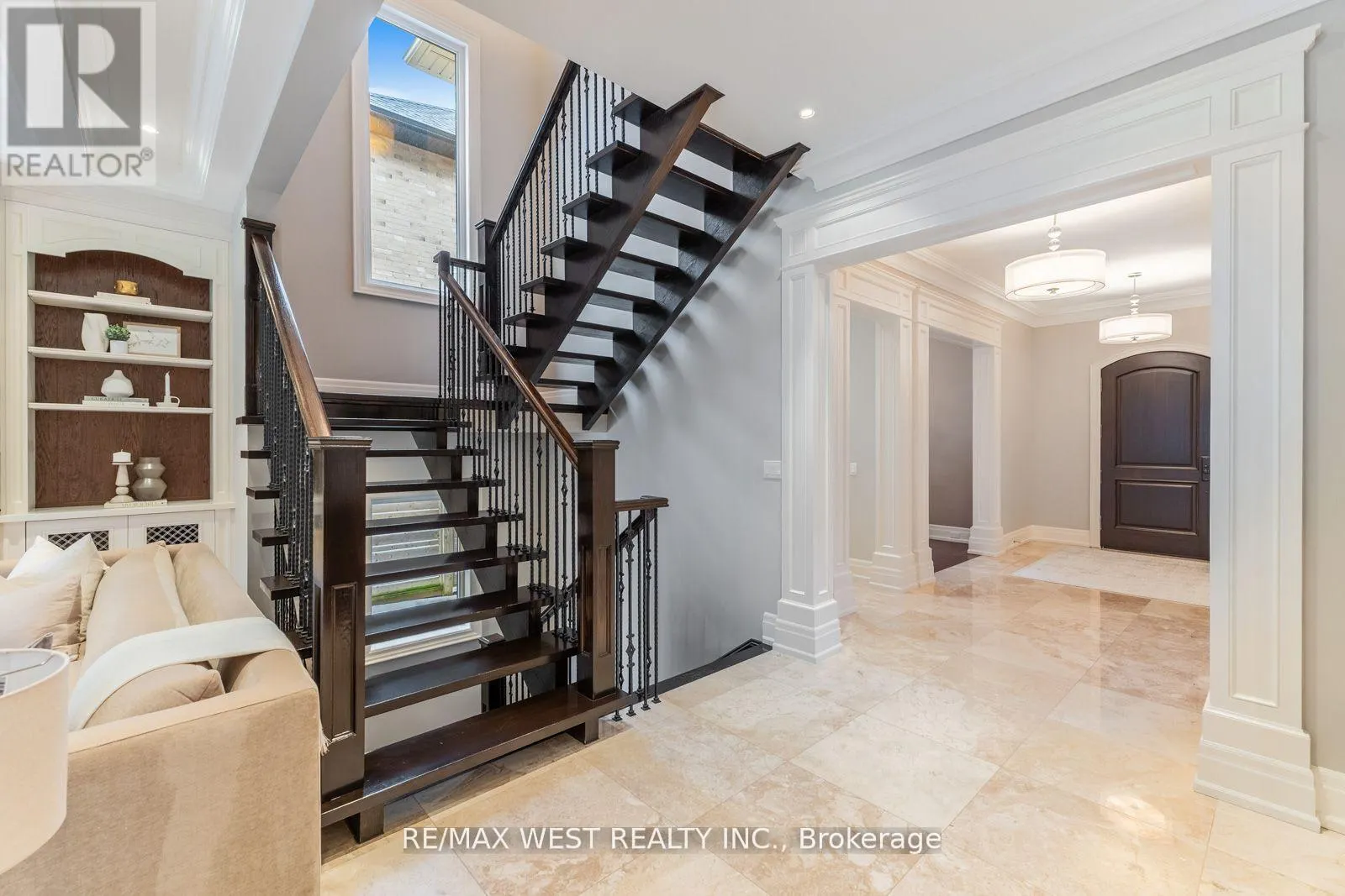 6 WELLER CRESCENT