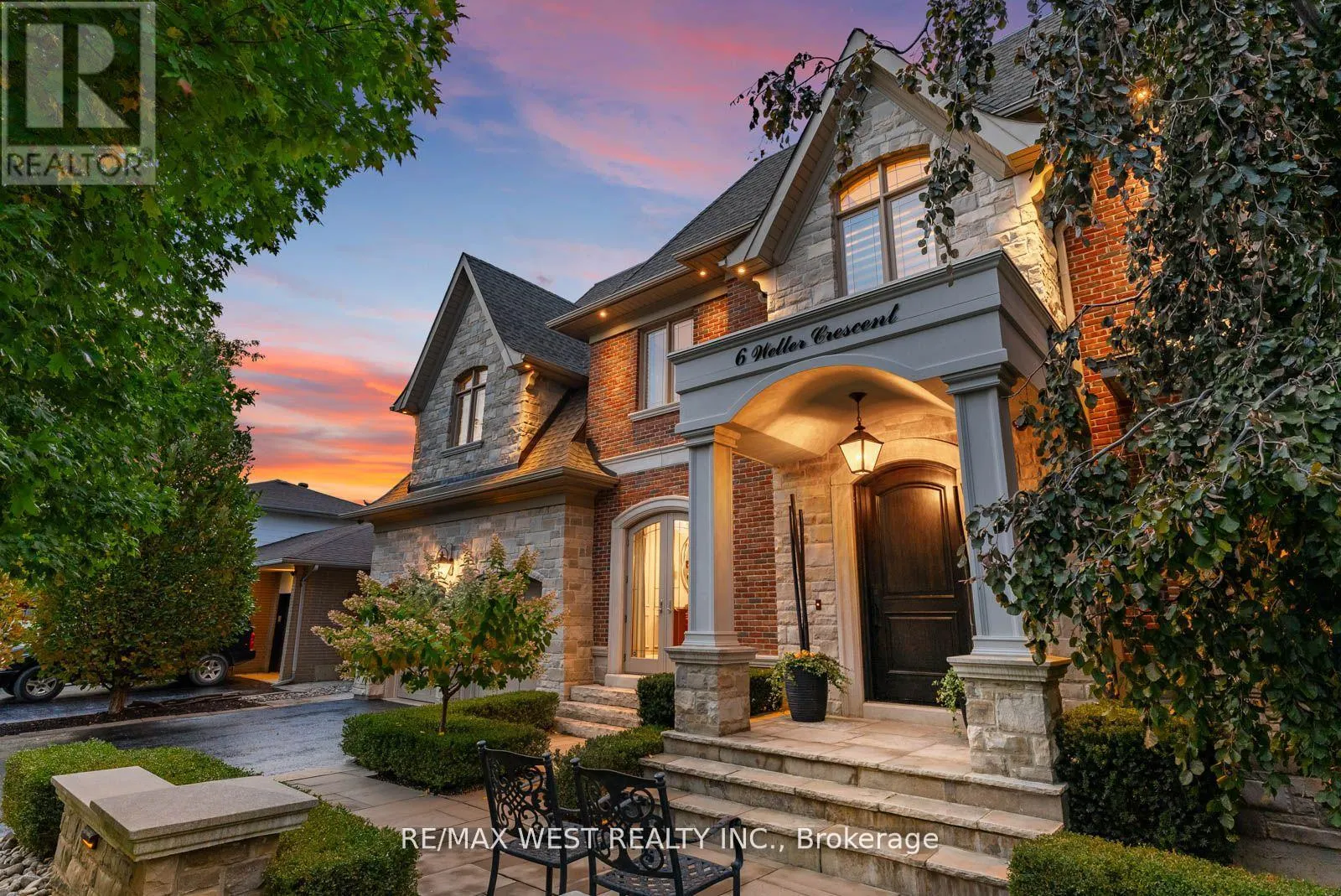 6 WELLER CRESCENT