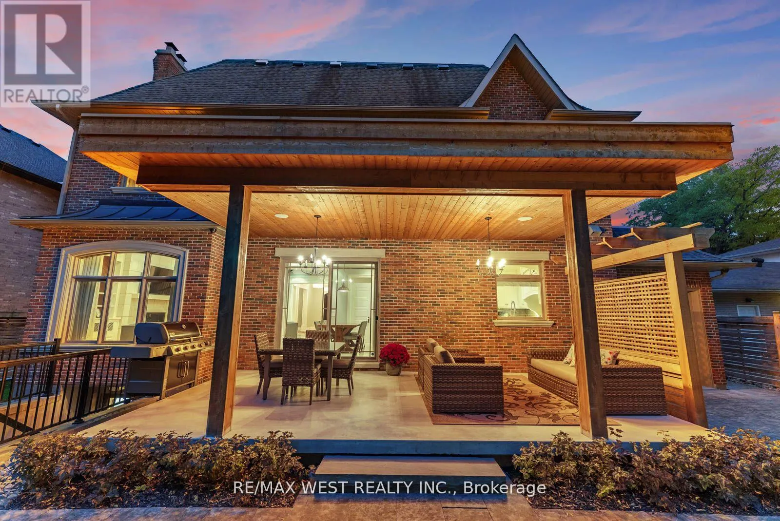 6 WELLER CRESCENT