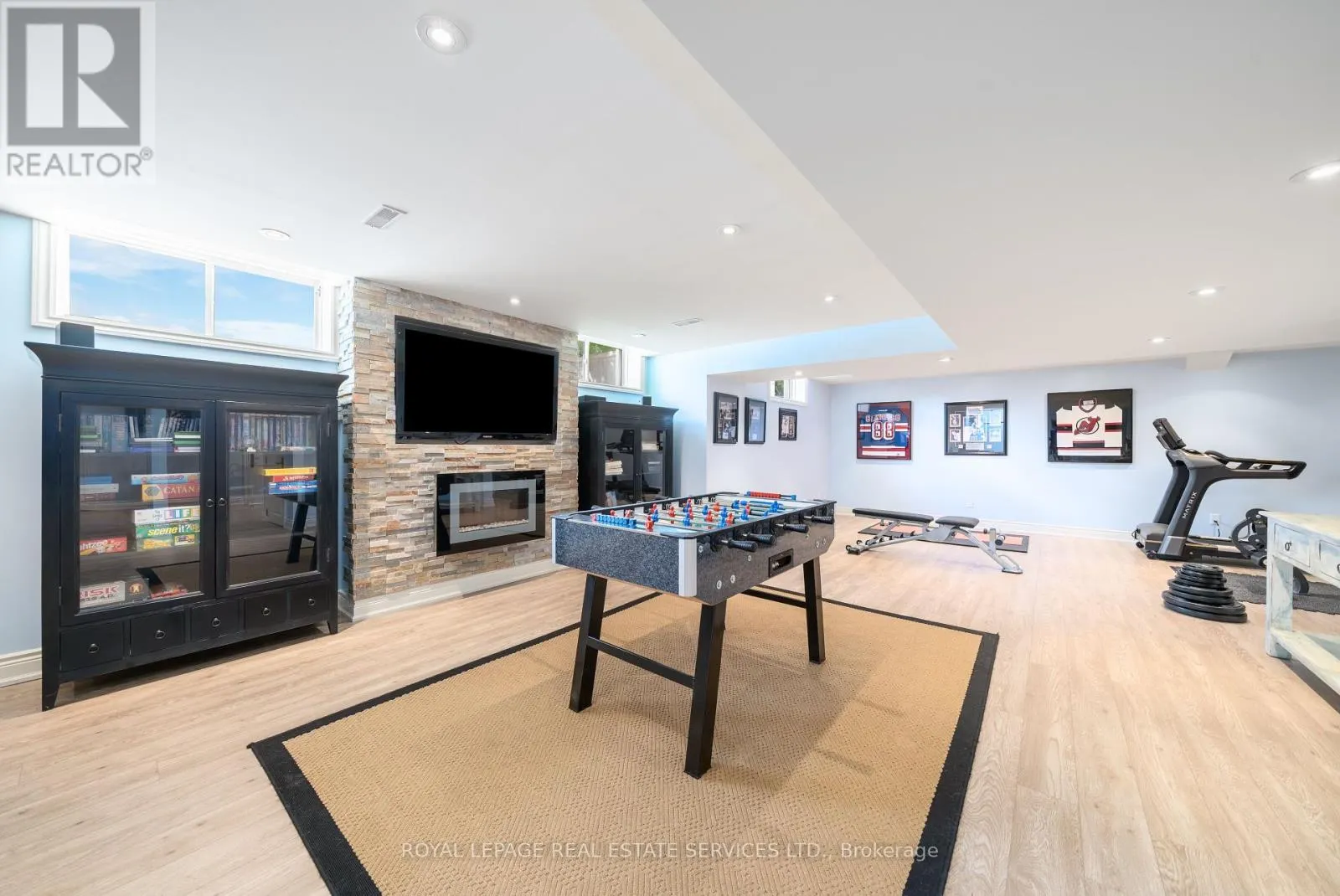 16 SHERMAN OAKS COURT