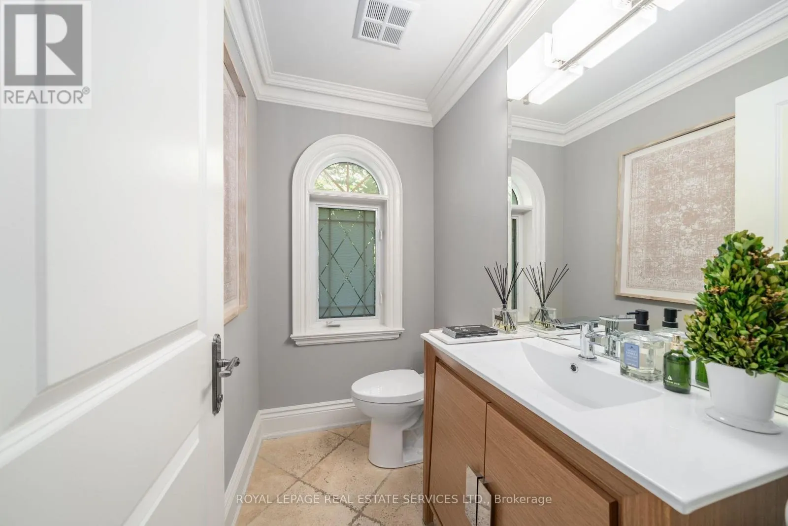 16 SHERMAN OAKS COURT
