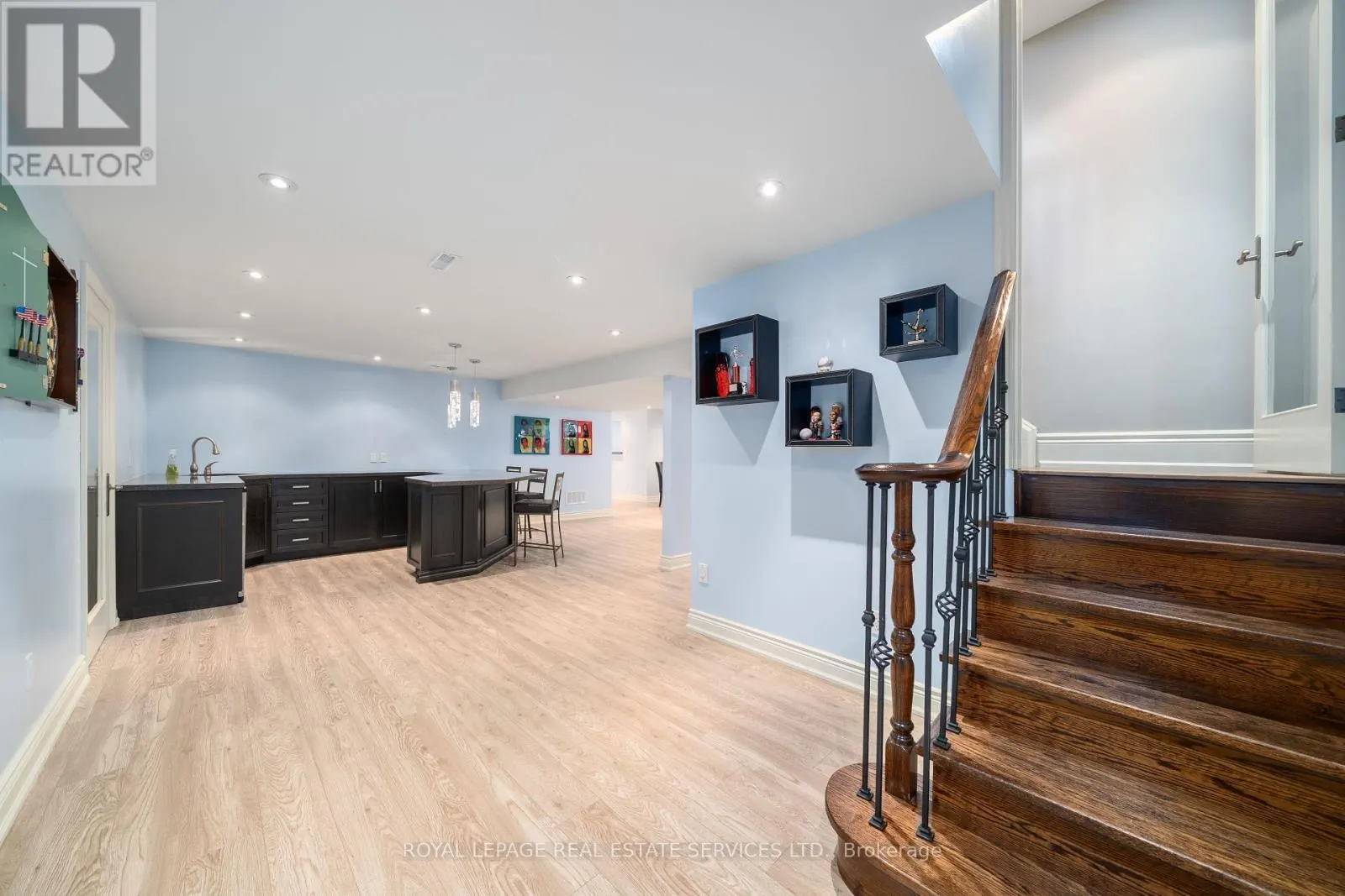 16 SHERMAN OAKS COURT