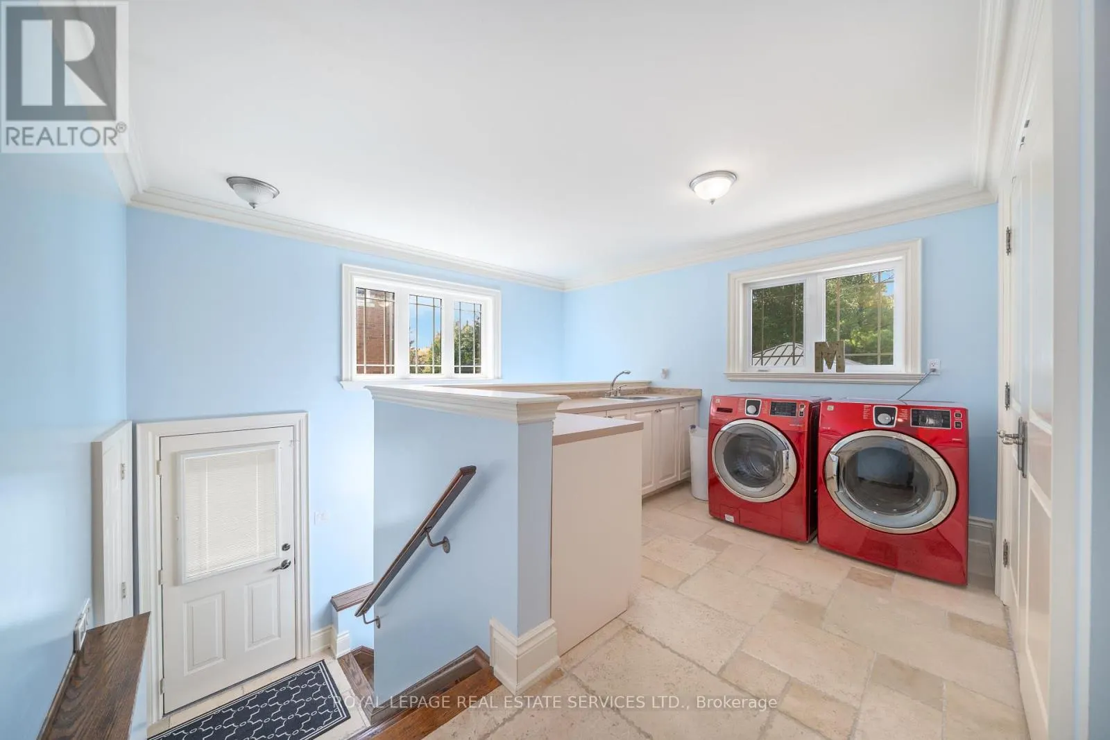 16 SHERMAN OAKS COURT