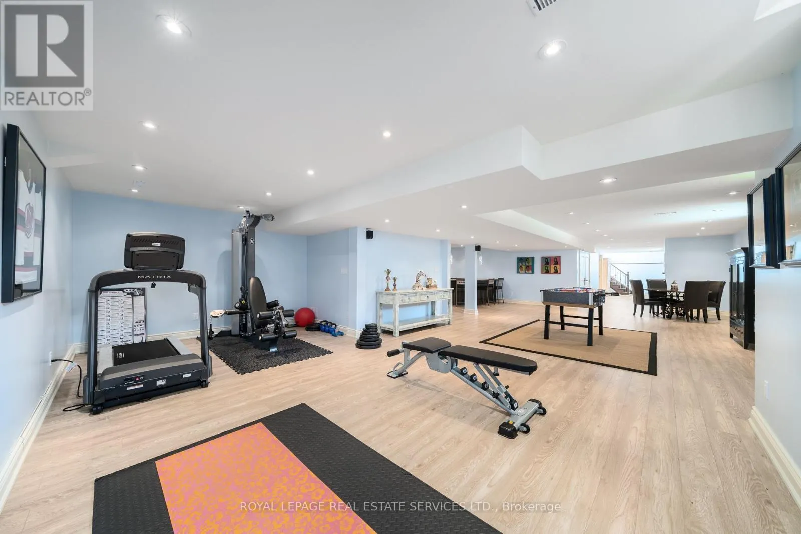 16 SHERMAN OAKS COURT