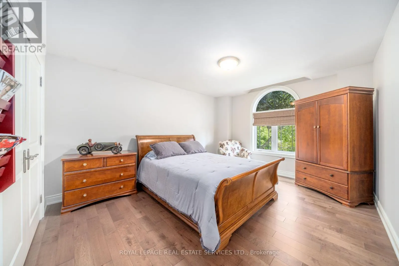 16 SHERMAN OAKS COURT