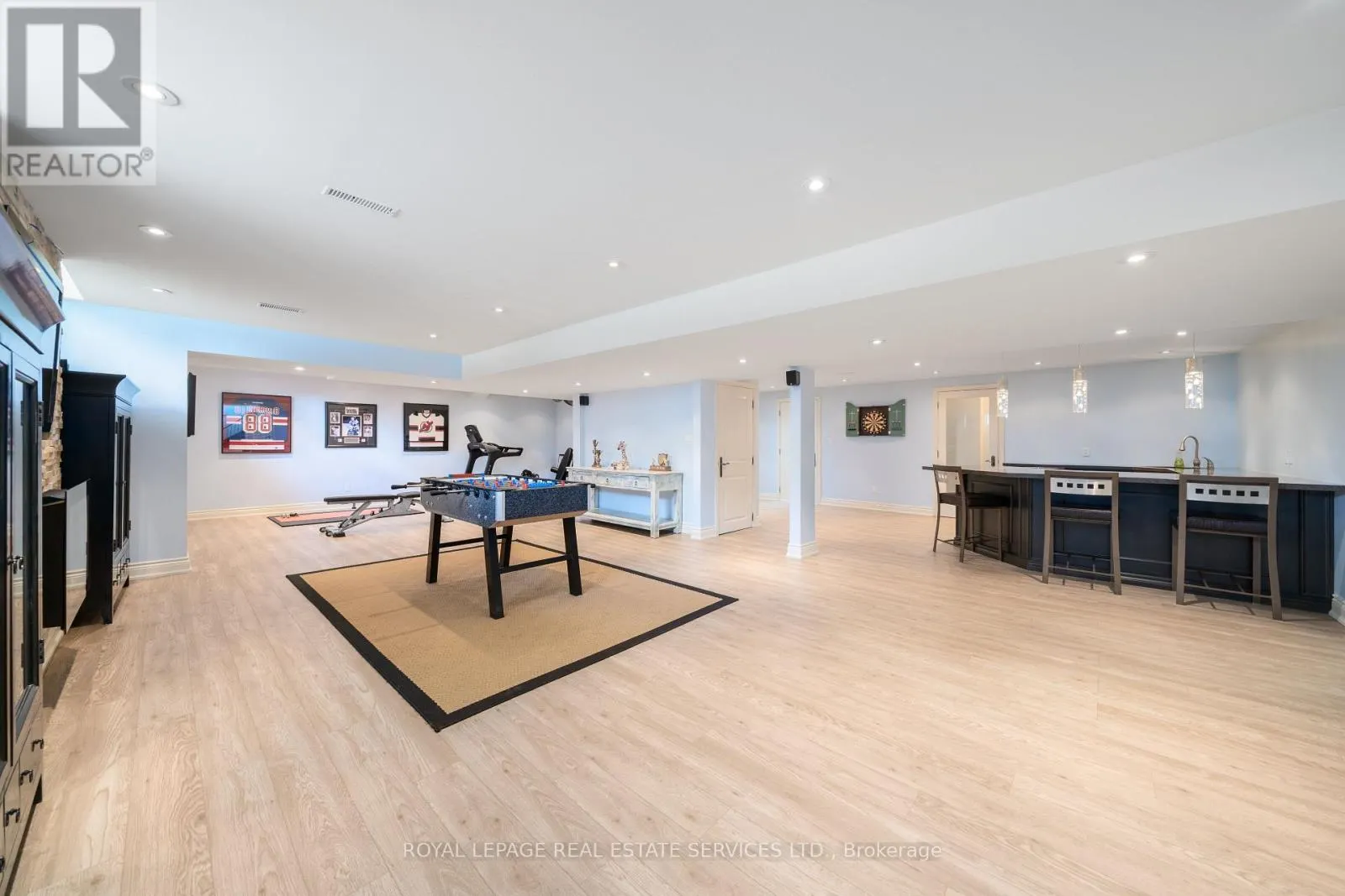 16 SHERMAN OAKS COURT