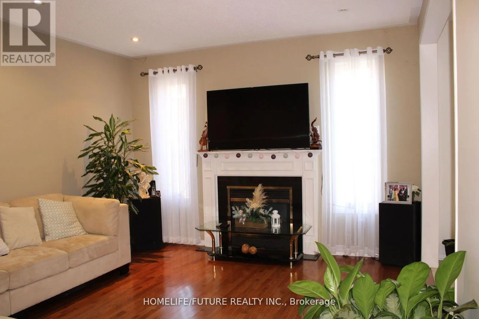 MAIN & 2ND - 49 MINGAY AVENUE