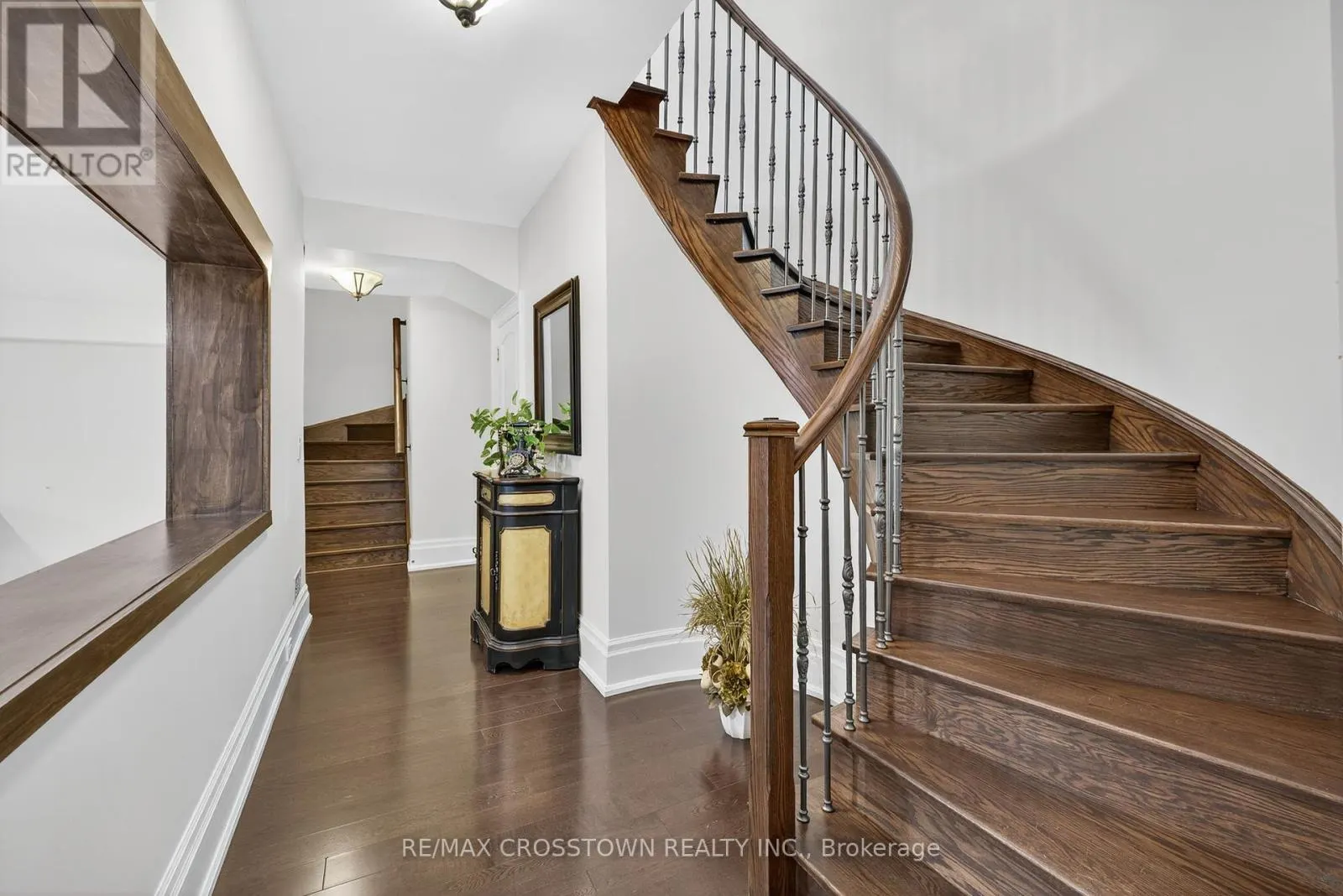 10 ANNSLEYWOOD COURT