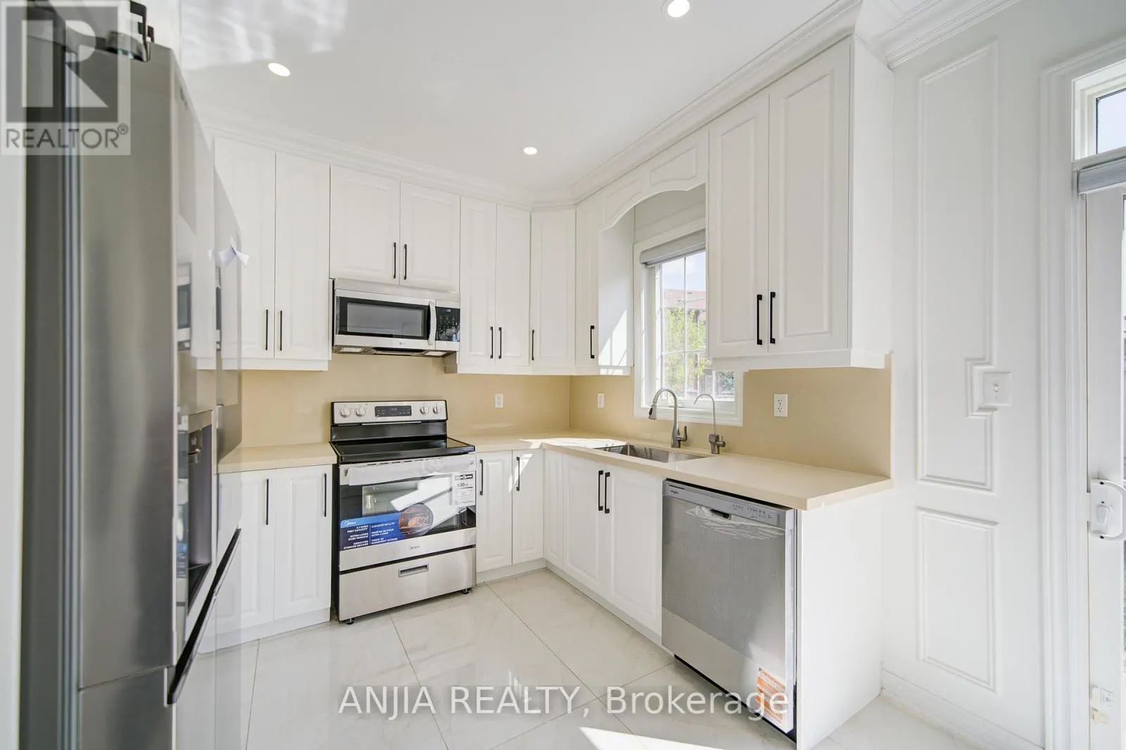 203 RICHARD UNDERHILL AVENUE