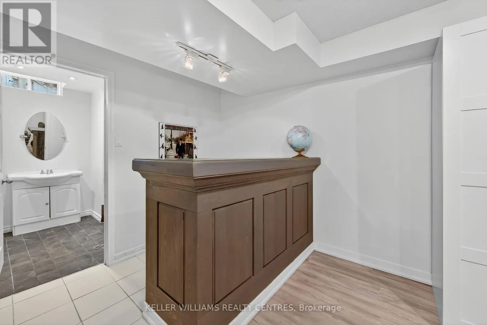 42 BUCHANAN CRESCENT
