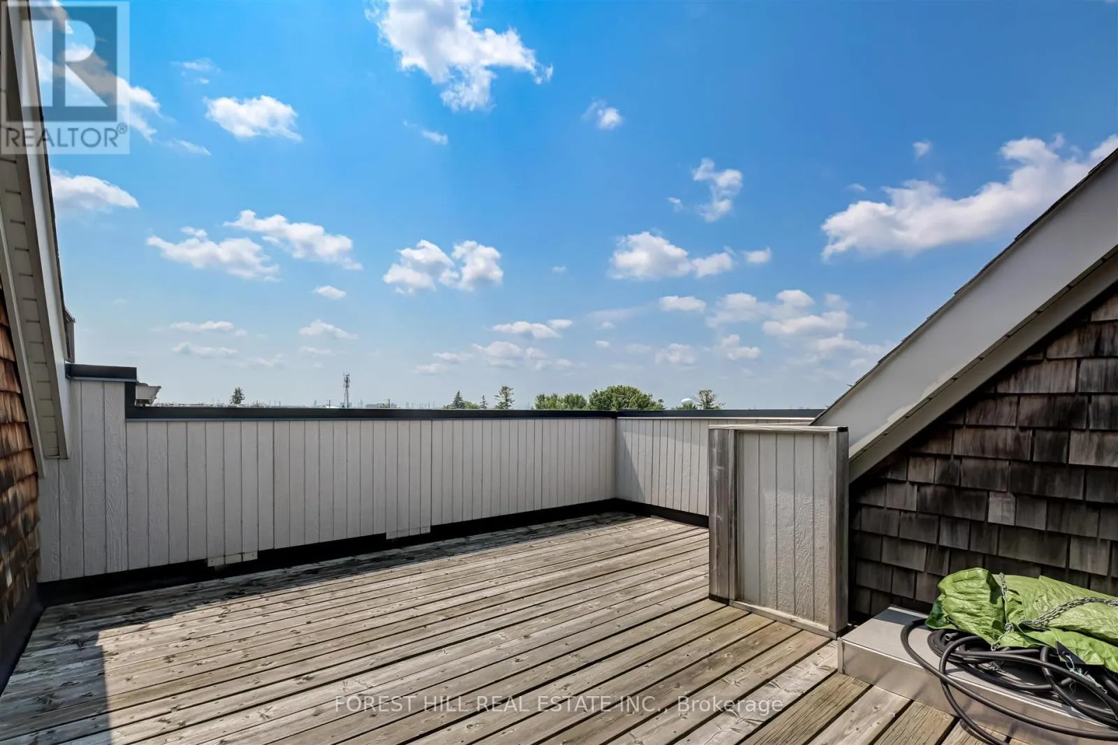 111 POWSELAND CRESCENT