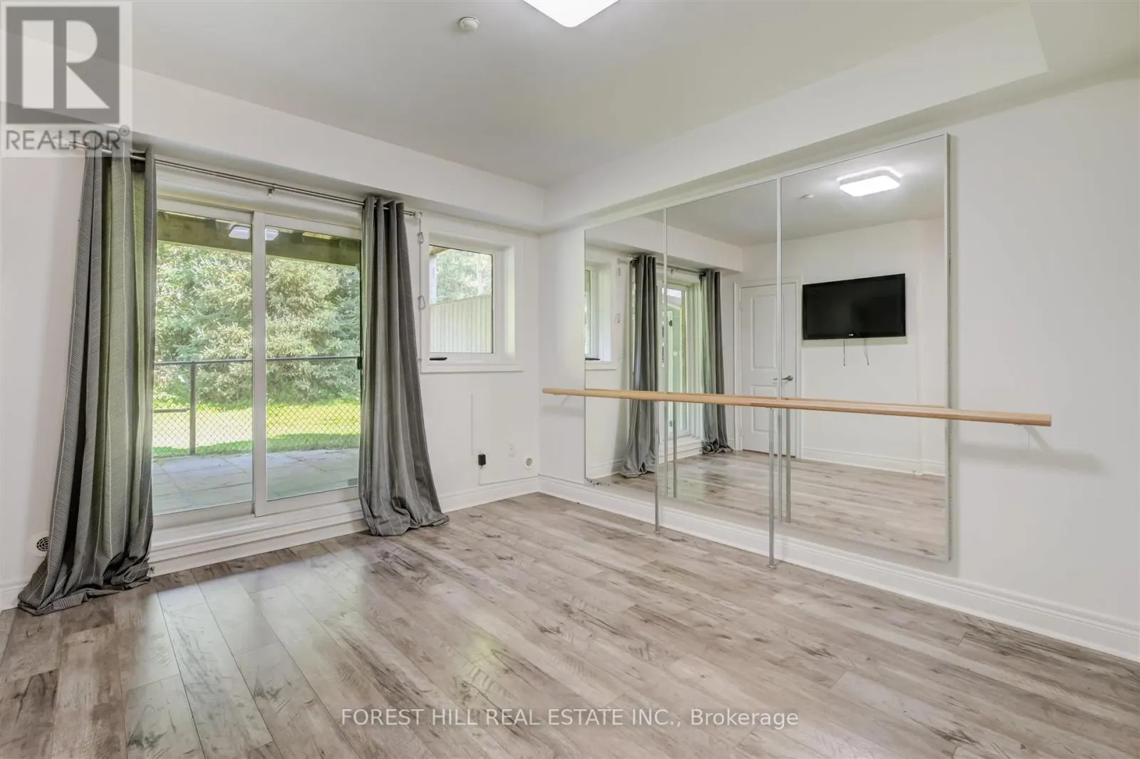 111 POWSELAND CRESCENT