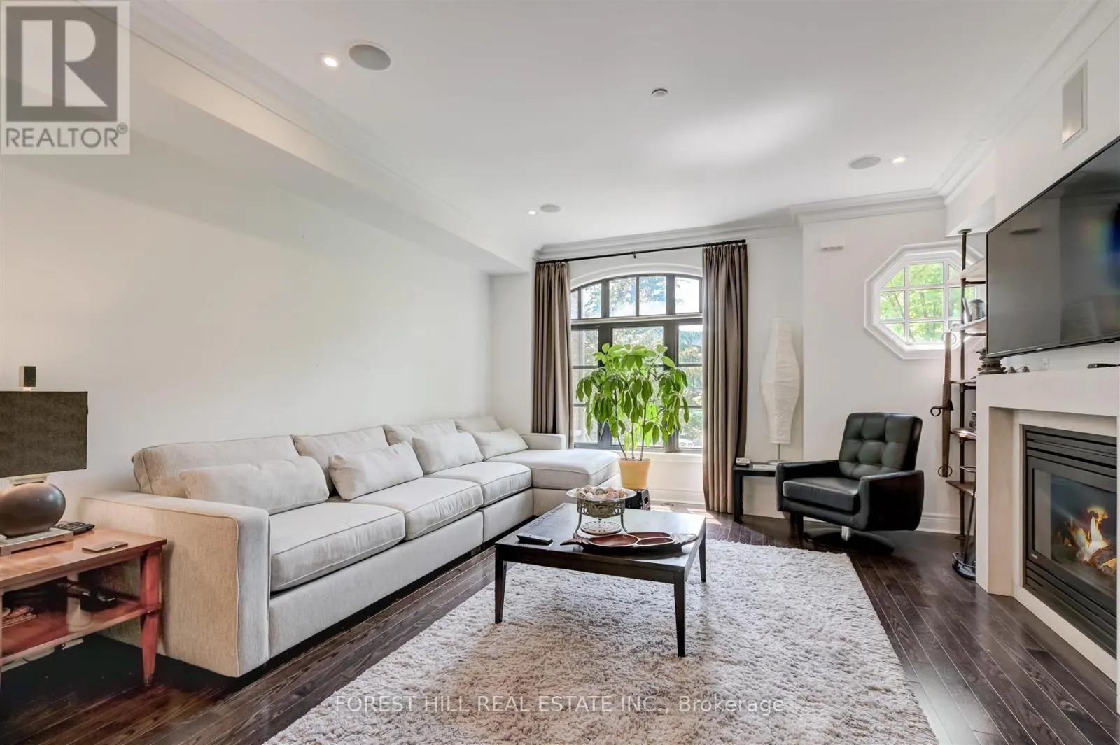111 POWSELAND CRESCENT