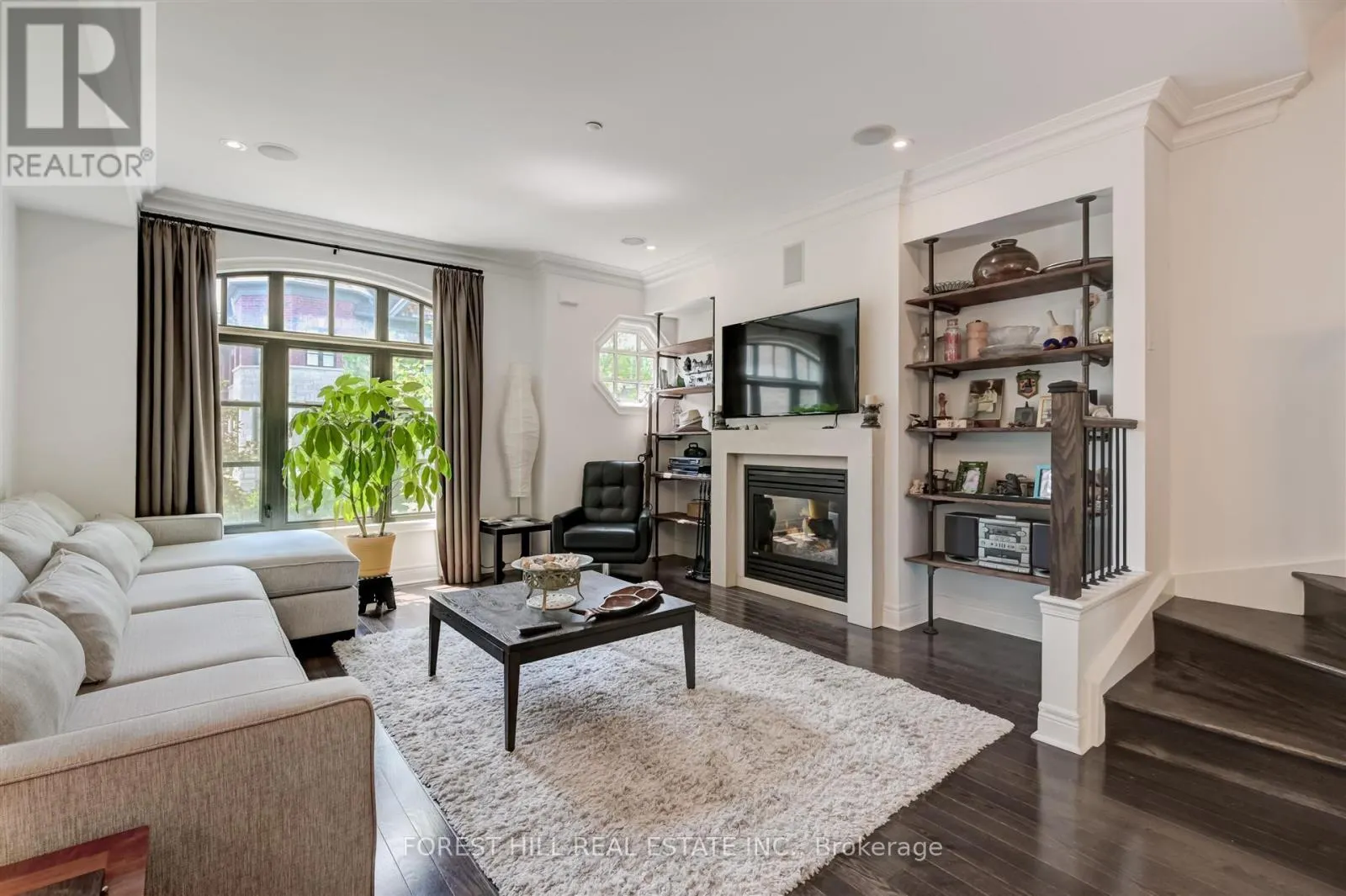 111 POWSELAND CRESCENT