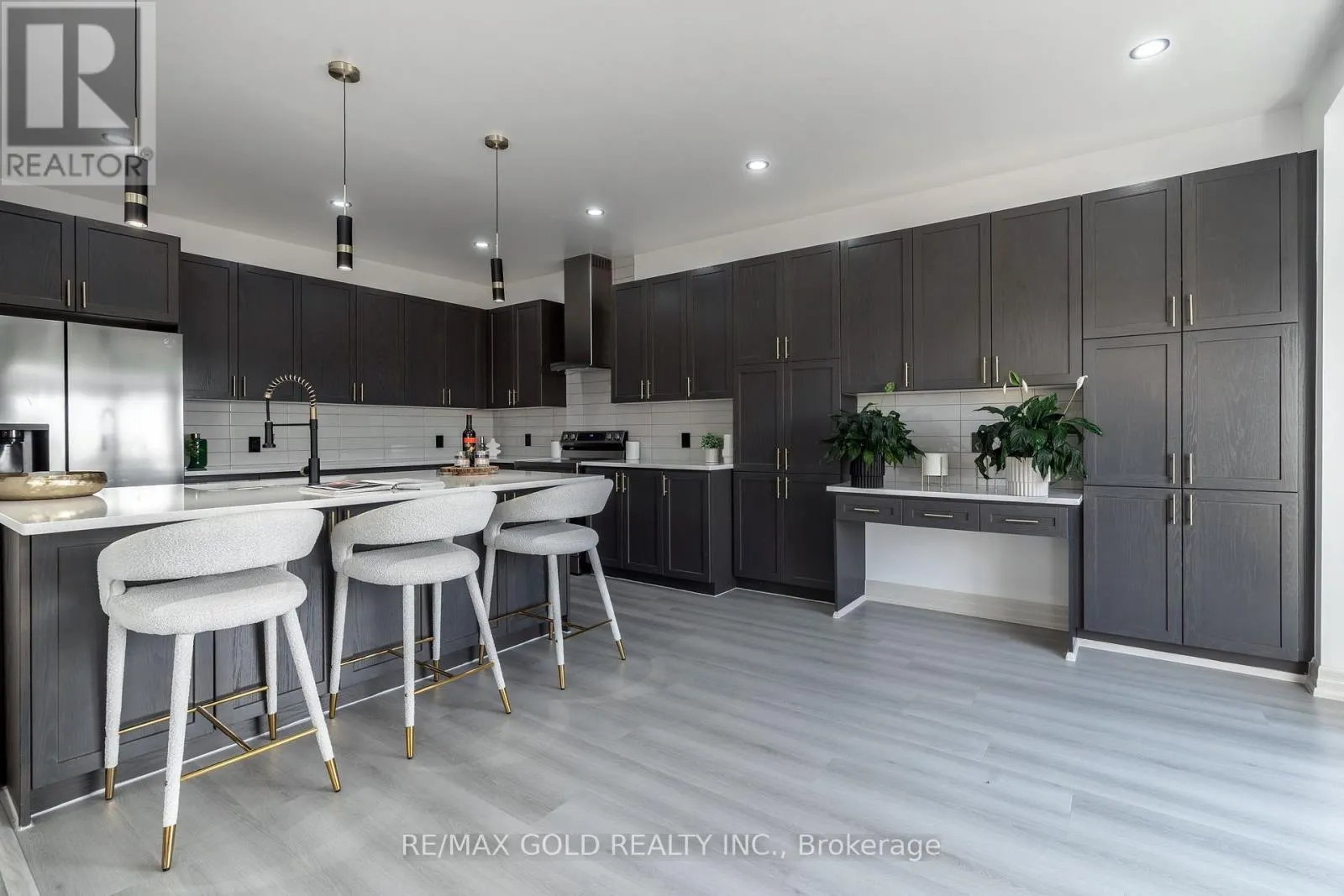 16 FRANK KELLY DRIVE