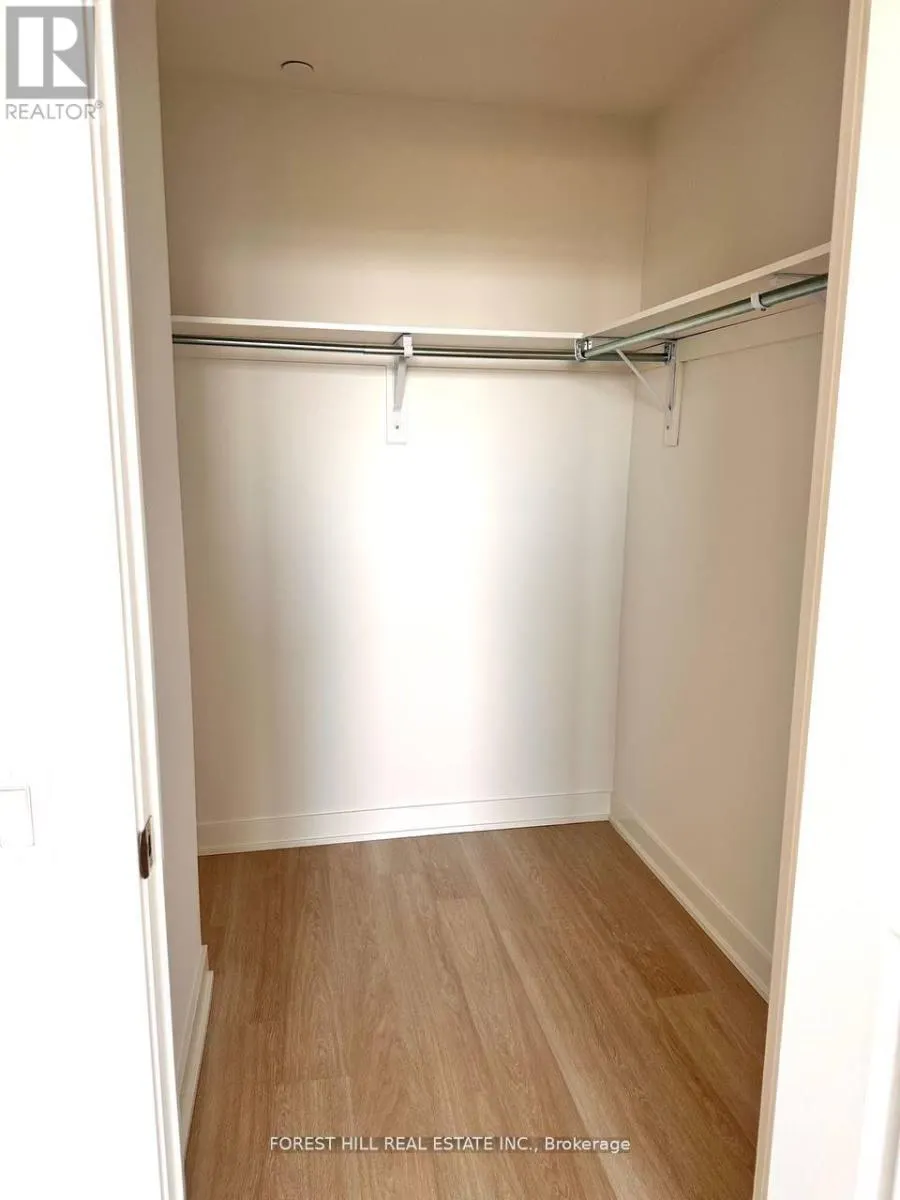 B1804 - 50 UPPER MALL WAY