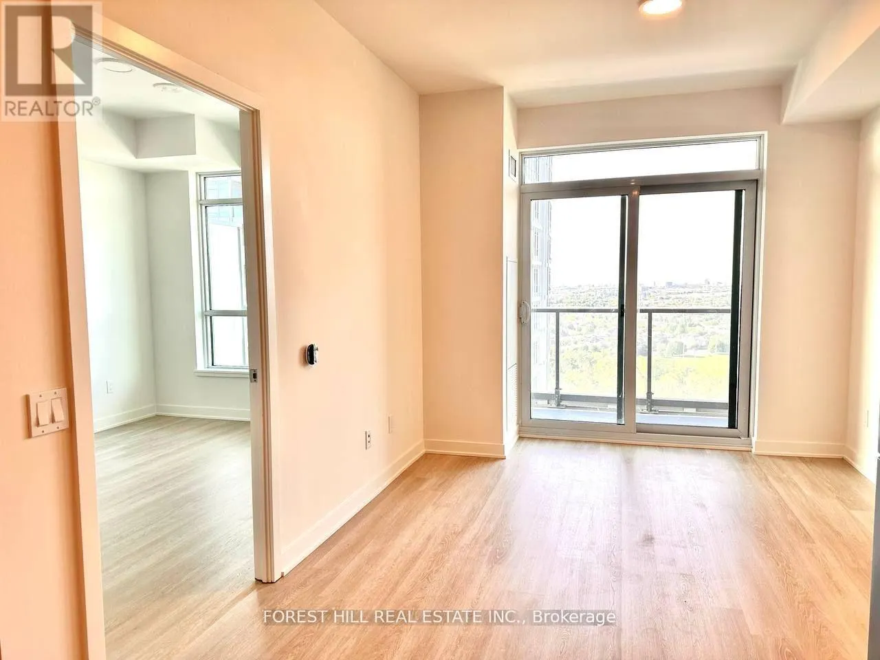 B1804 - 50 UPPER MALL WAY