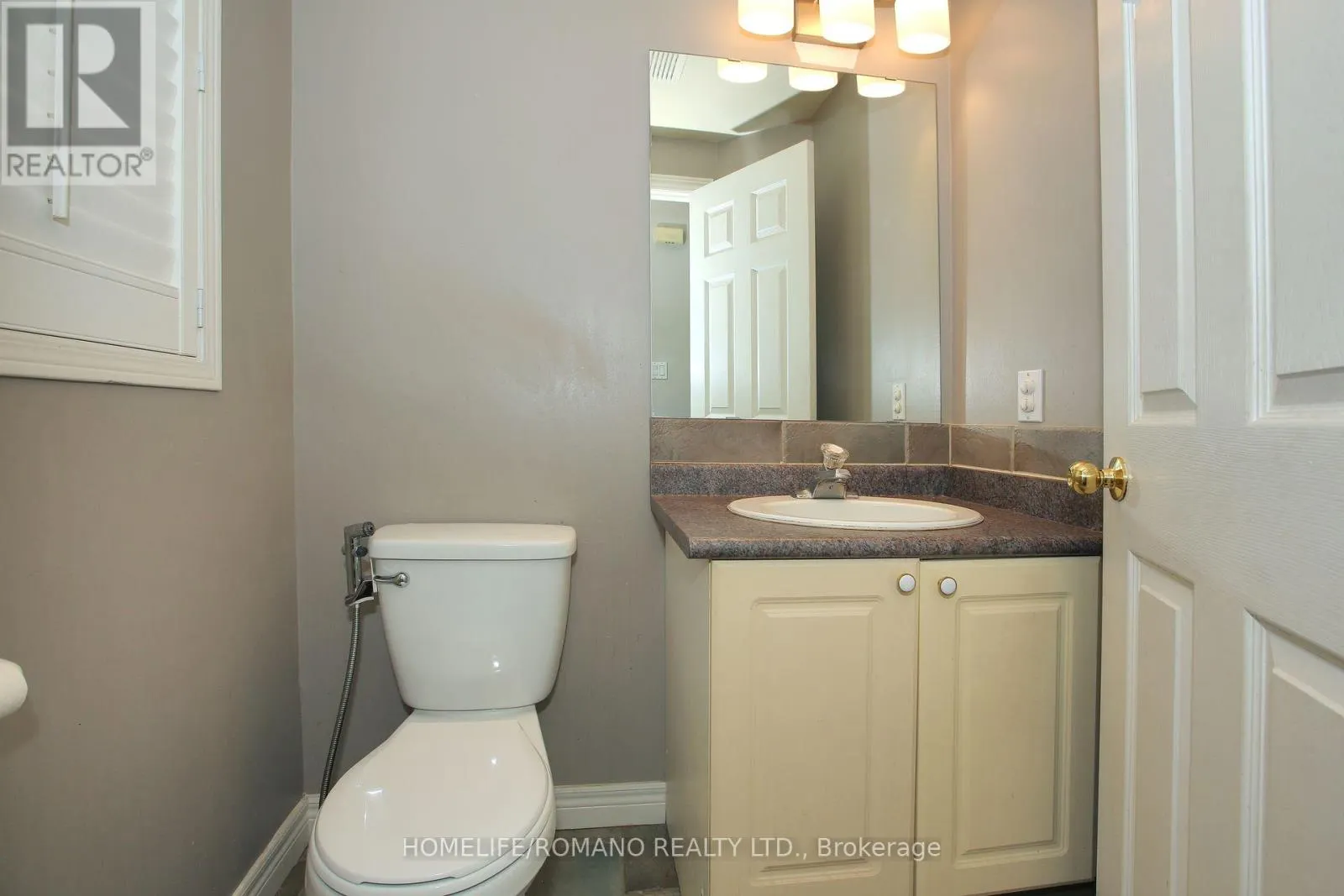 37 RIDGEWAY COURT