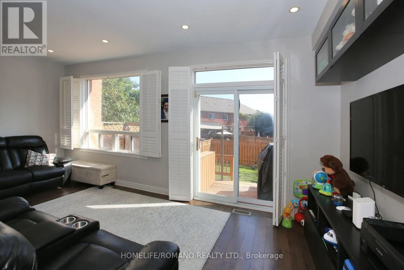 37 RIDGEWAY COURT