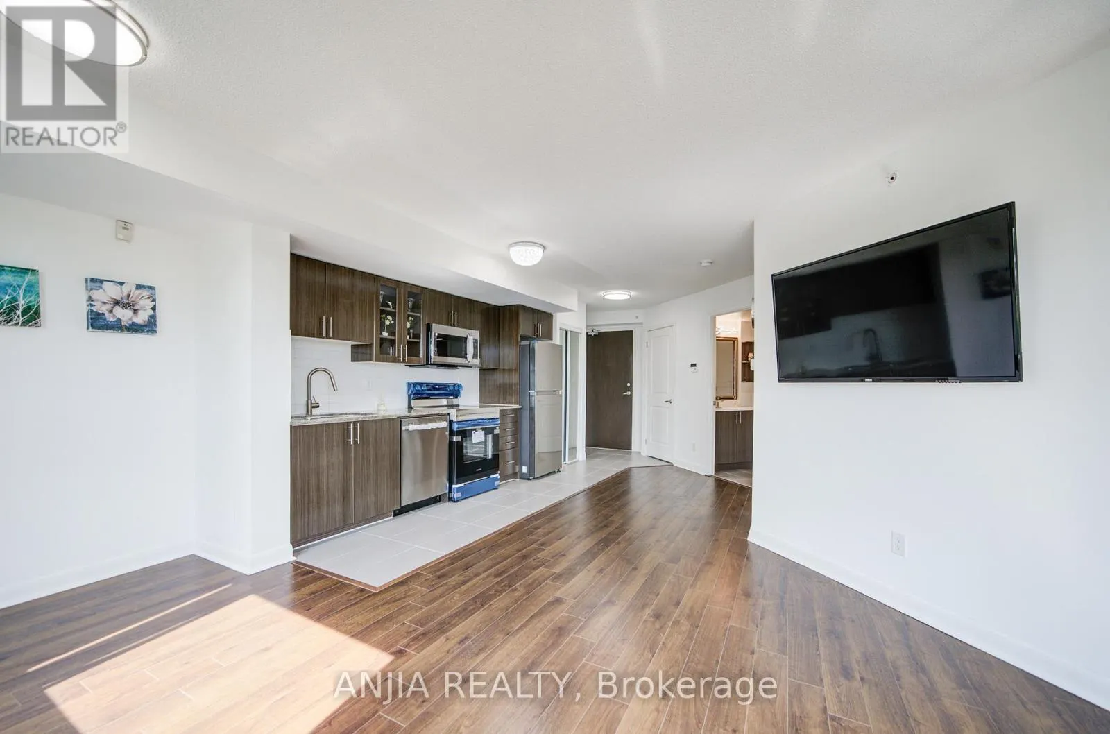 210 - 75 NORMAN BETHUNE AVENUE