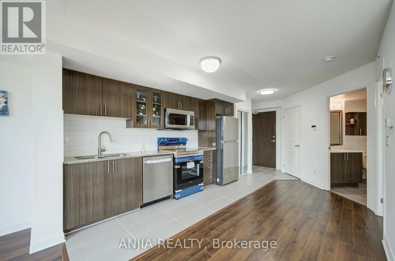 210 - 75 NORMAN BETHUNE AVENUE