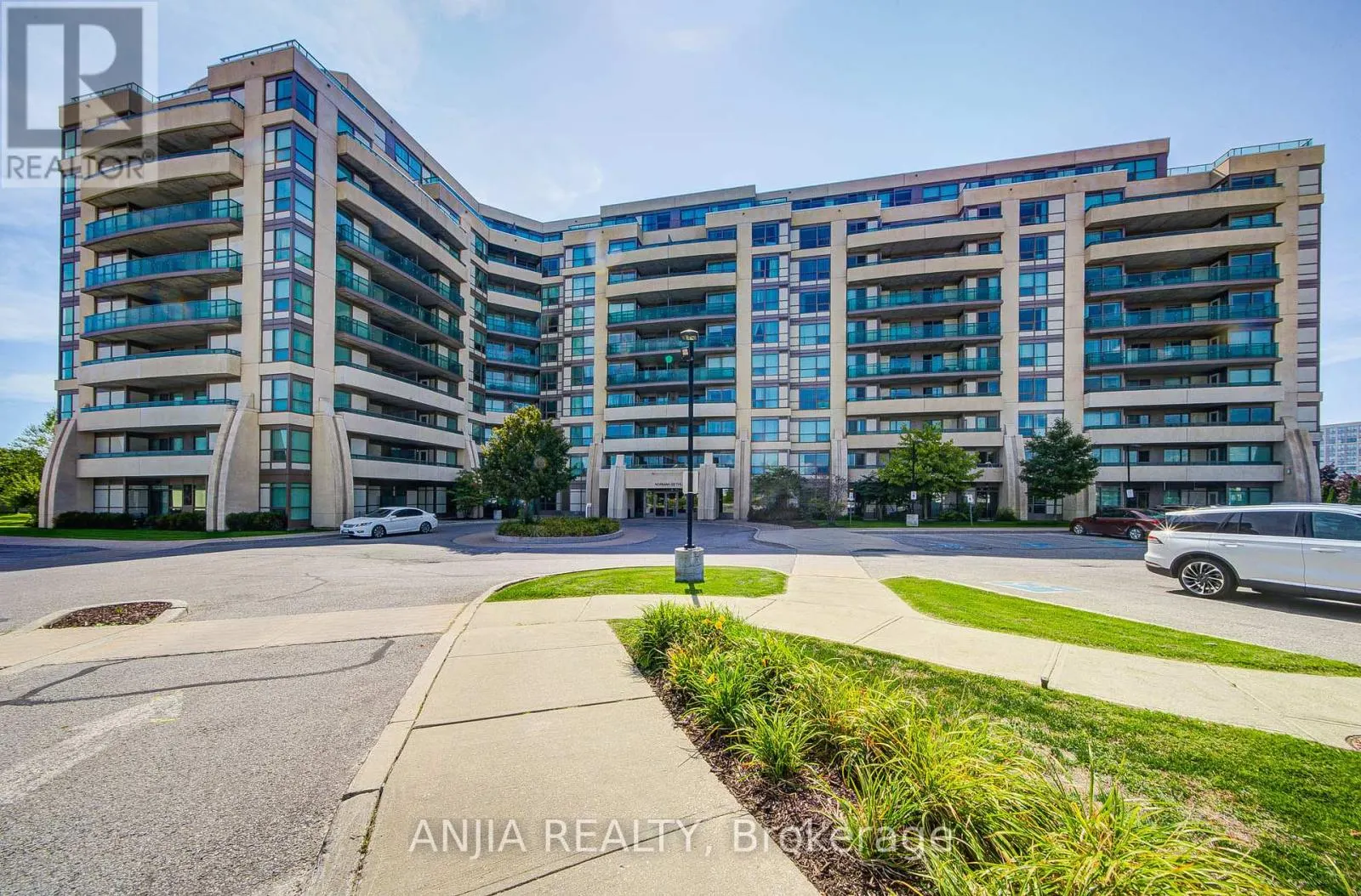 210 - 75 NORMAN BETHUNE AVENUE