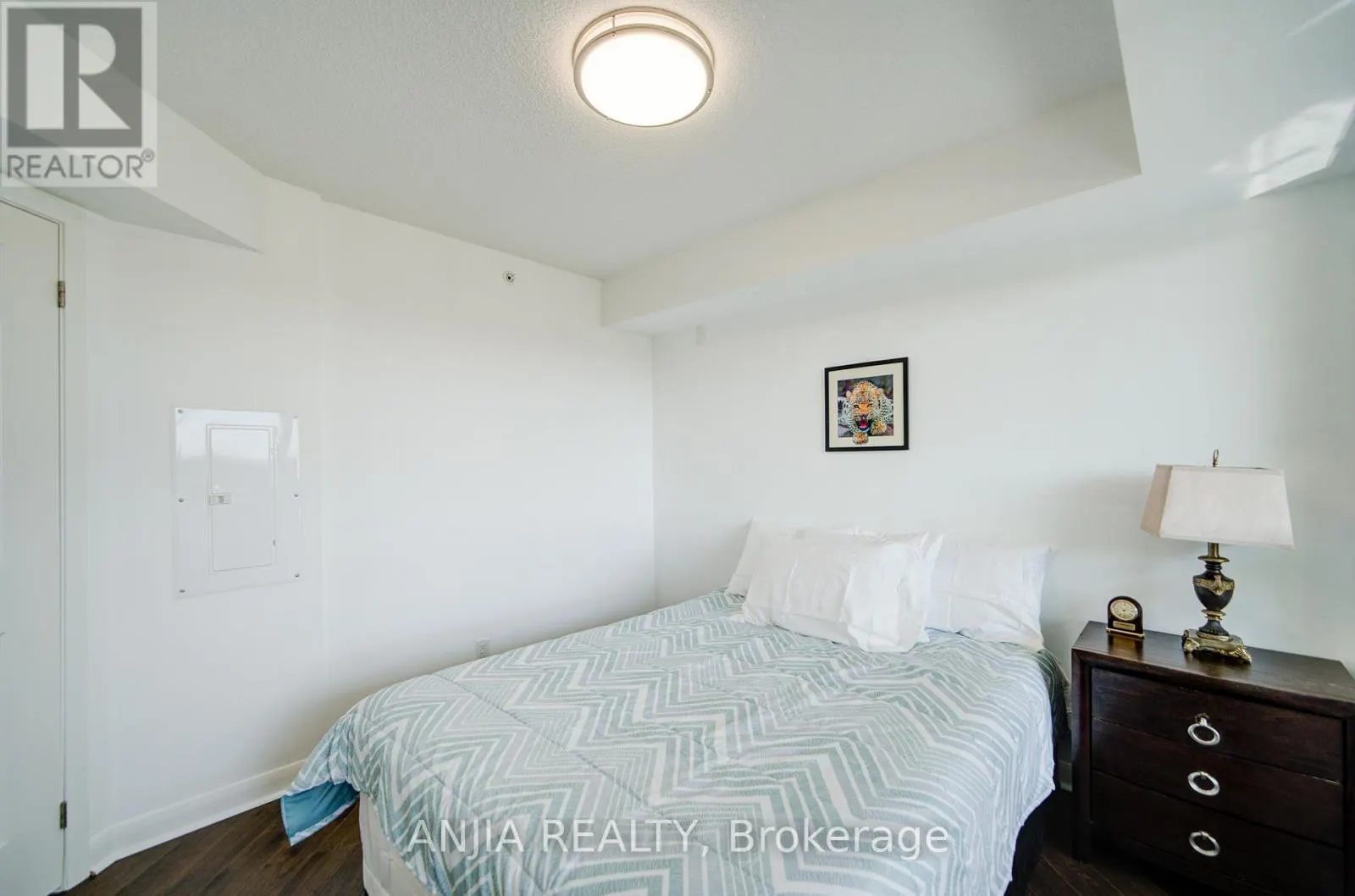 210 - 75 NORMAN BETHUNE AVENUE