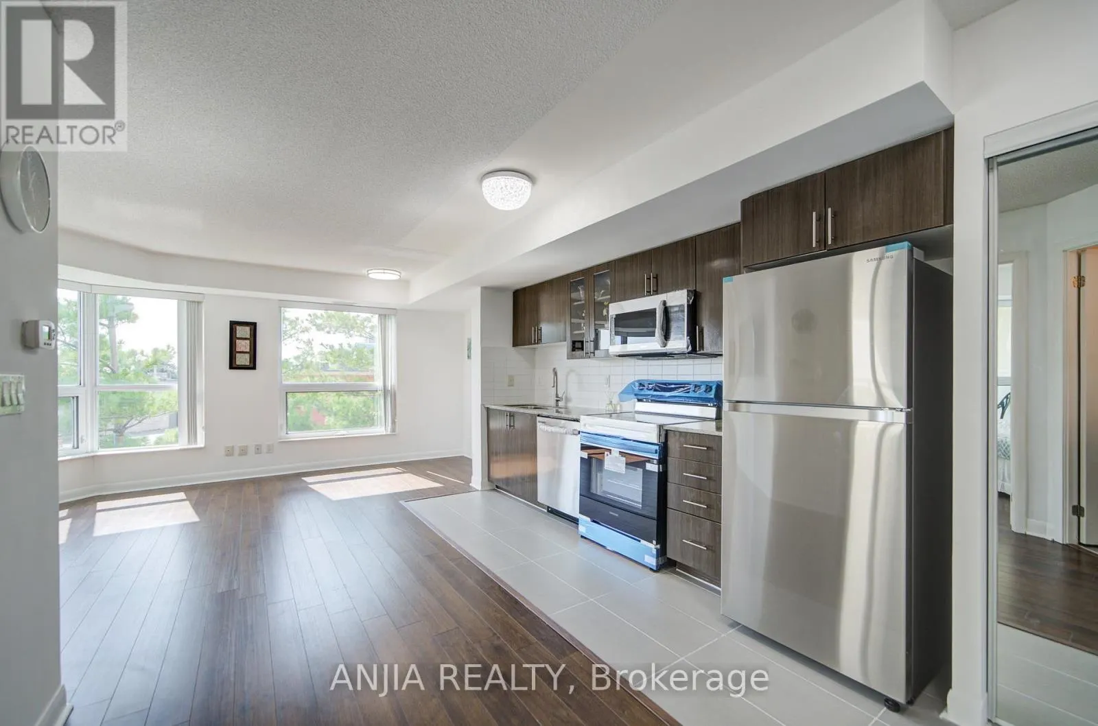 210 - 75 NORMAN BETHUNE AVENUE