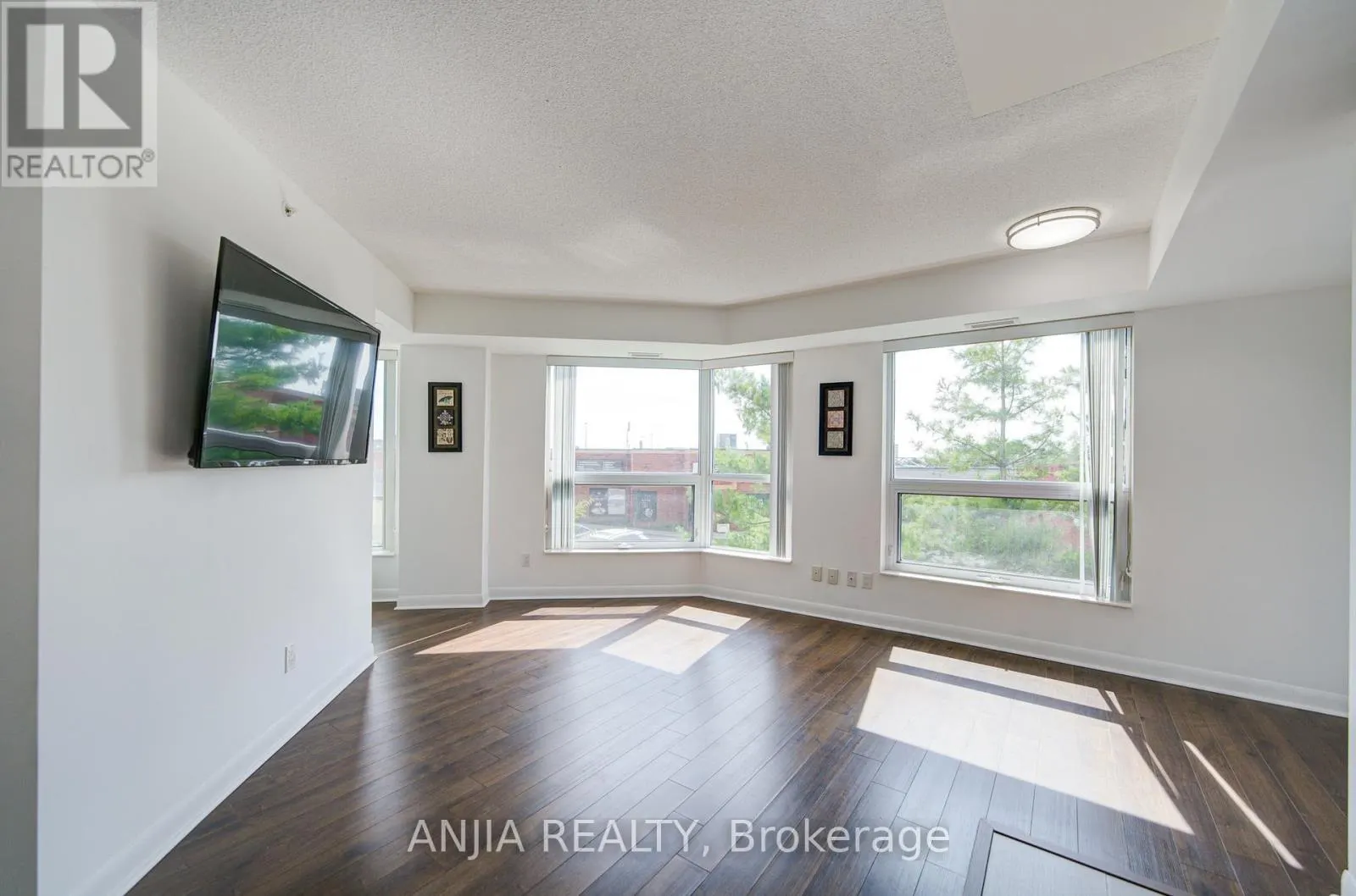 210 - 75 NORMAN BETHUNE AVENUE