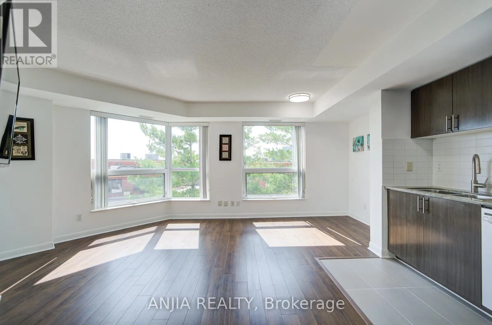 210 - 75 NORMAN BETHUNE AVENUE
