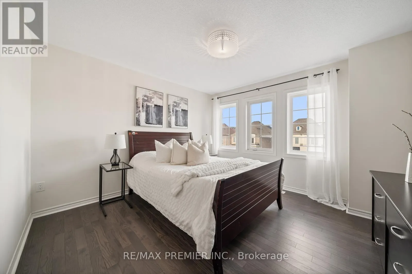 30 BANNOCKBURN DRIVE