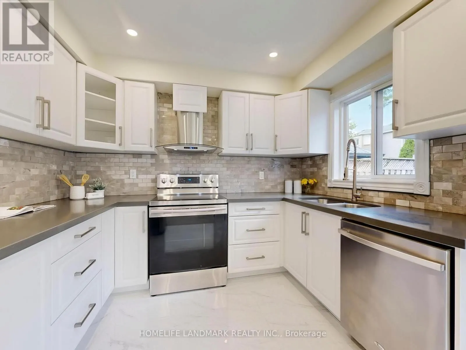 27 PENNY CRESCENT