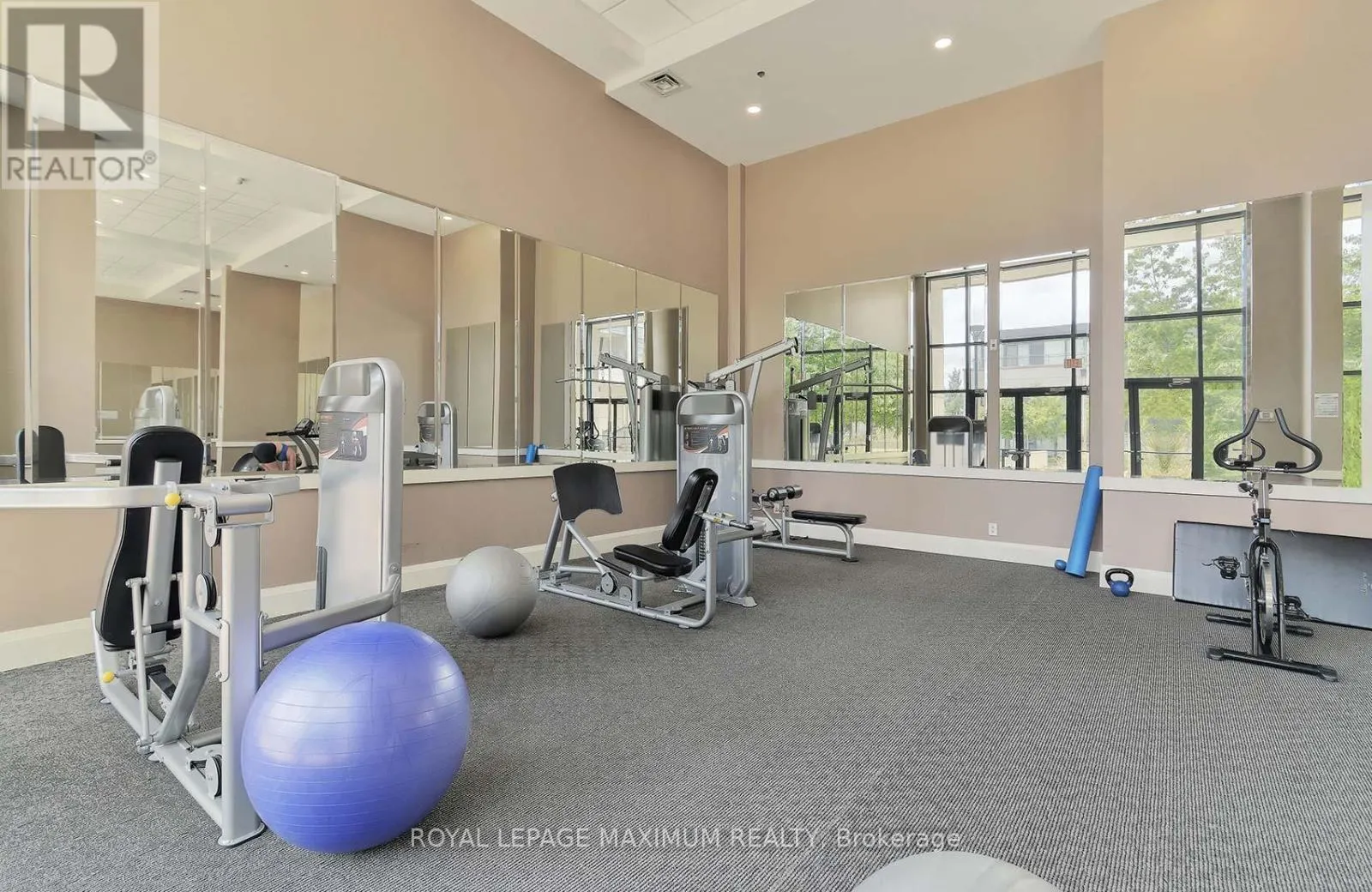 312 - 12 WOODSTREAM BOULEVARD