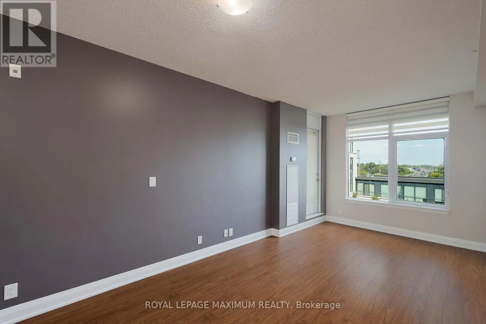 312 - 12 WOODSTREAM BOULEVARD