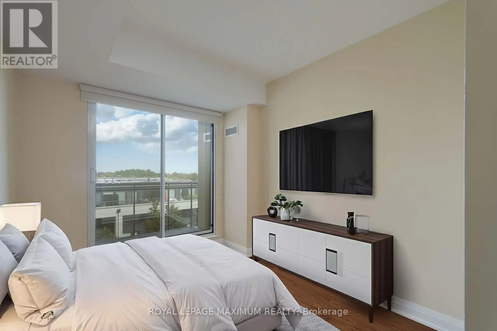 312 - 12 WOODSTREAM BOULEVARD