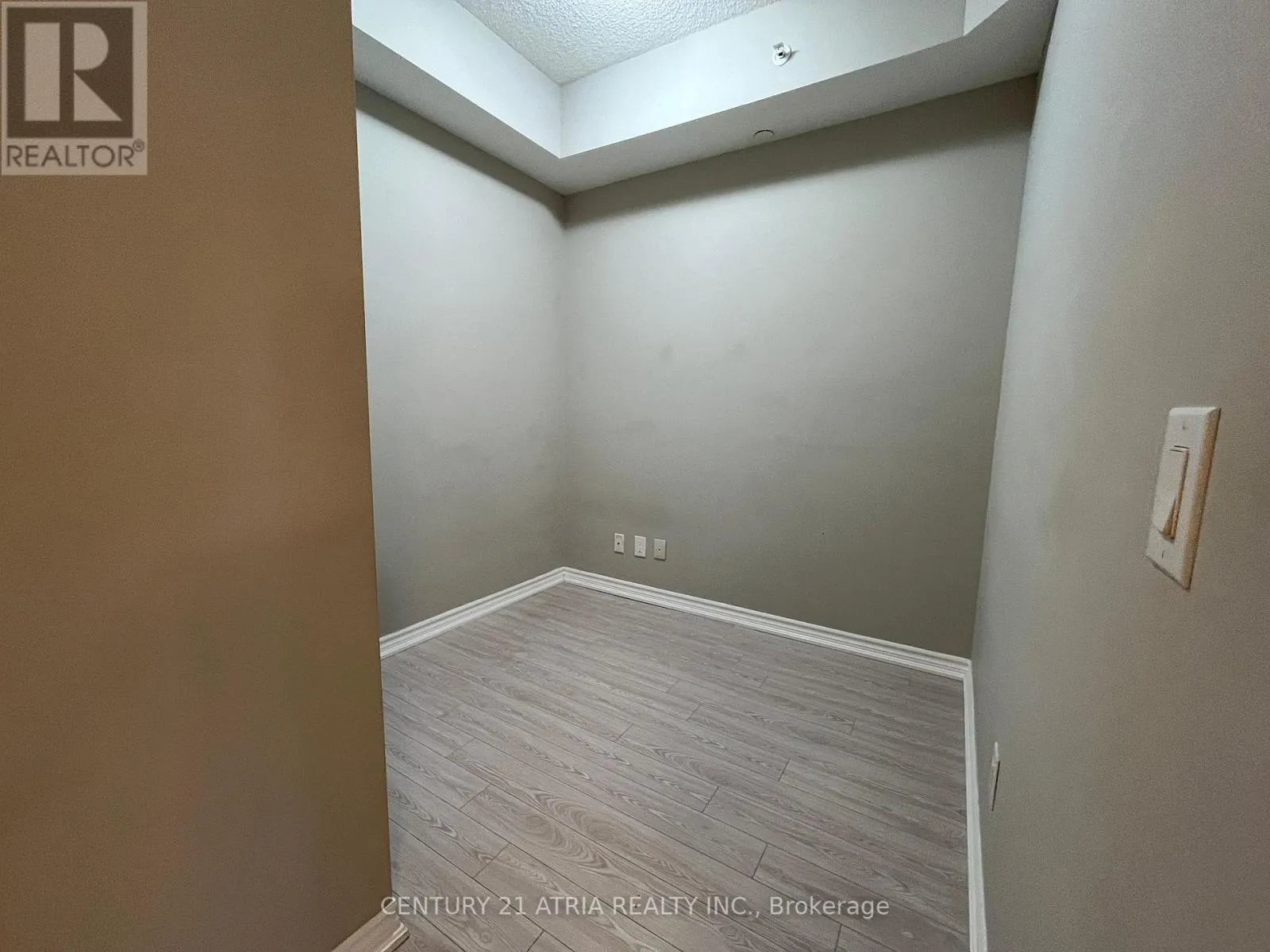 325 - 8323 KENNEDY ROAD