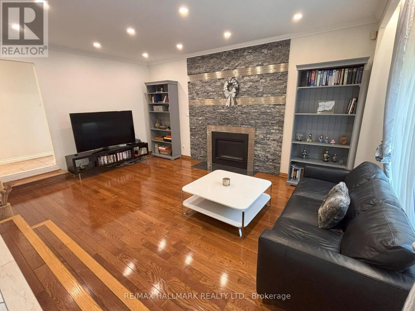 82 WINDERMERE CRESCENT S