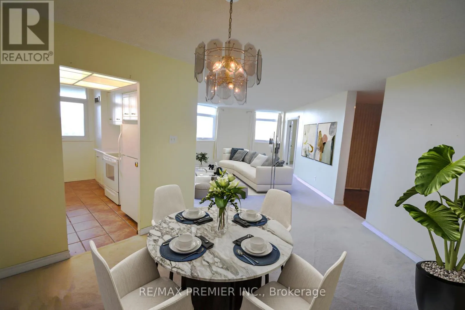 1002 - 7811 YONGE STREET