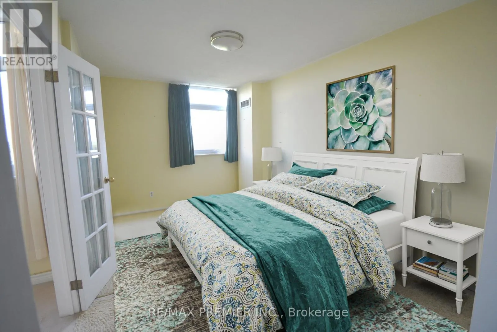 1002 - 7811 YONGE STREET