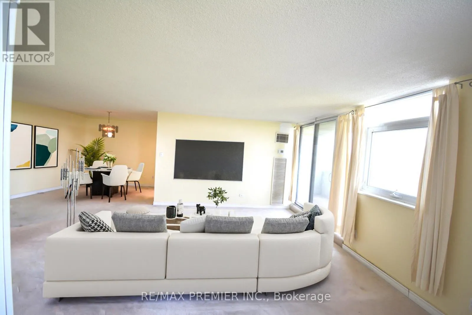 1002 - 7811 YONGE STREET